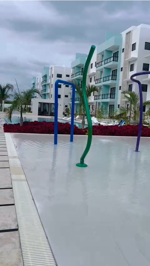 Splash Zone! Showcasing the kids' water play area.